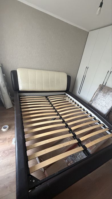 Продам двухспальную кровать