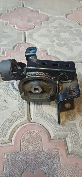 Подушки двигателя ТОЙОТА МАТРИКС  1.8