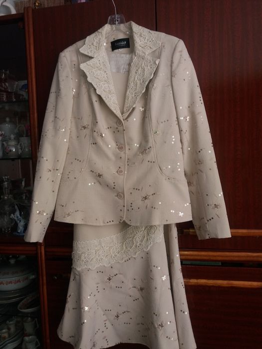 Женский костюм-тройка.