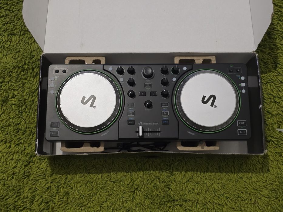 DJ-контроллеp The Next Beat by Tiësto.