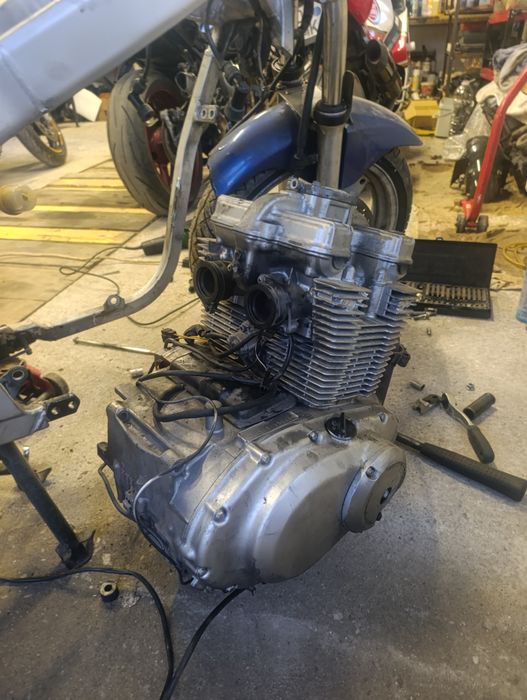 Vând motor Suzuki GS 500e/f