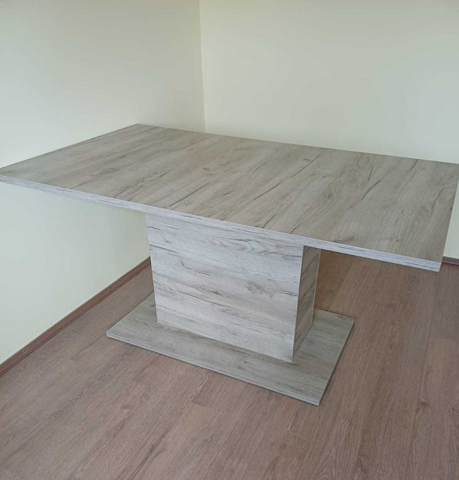 Mobilă living: masă