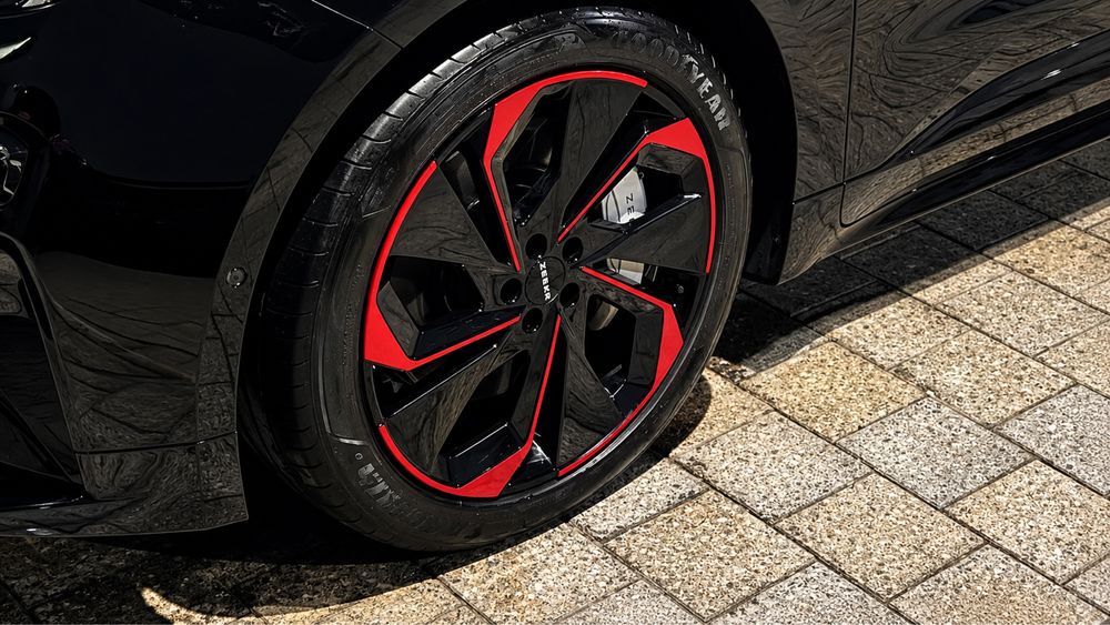 Шикарная резина GOODYEAR EAGLE F1 с оригинальными дисками