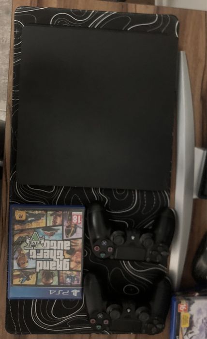 Playstation 4 slim в отличном состоянии