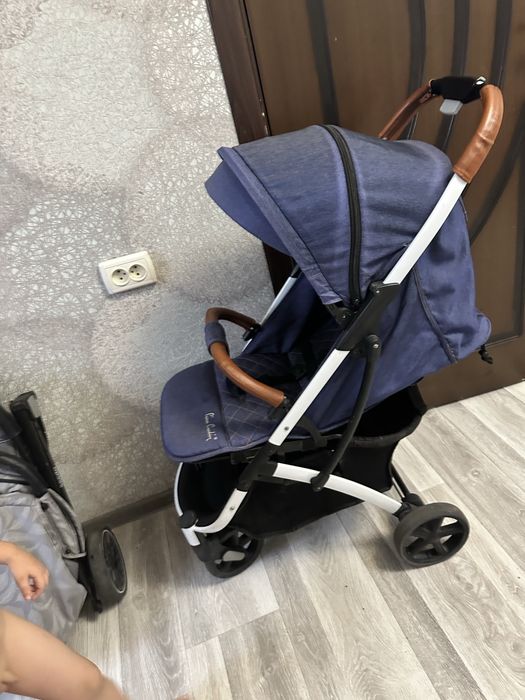 Продам детскую коляску чемодан