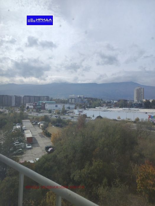 Просторен тристаен апартамент в Младост 3