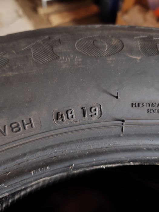 Vând cauciucuri 225/60 R18 100H vara