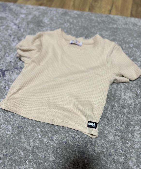 Комплект от блузка и поличка.