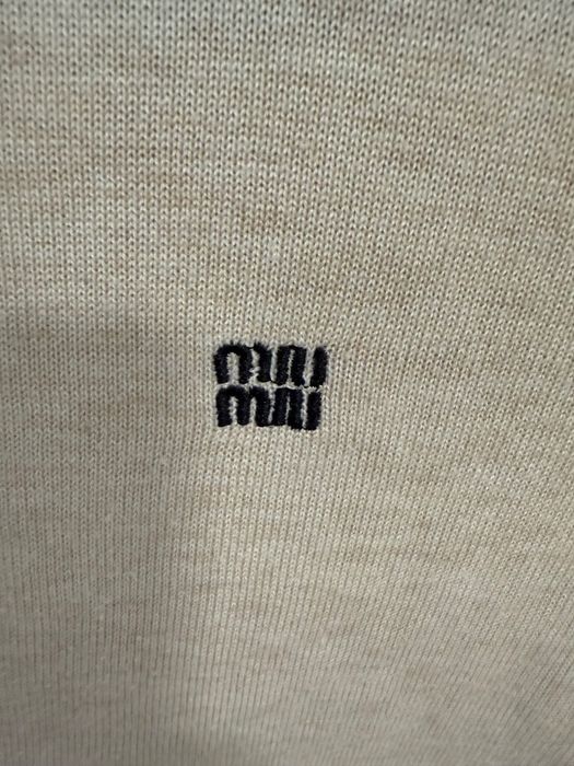 Бежов елегантен пуловер