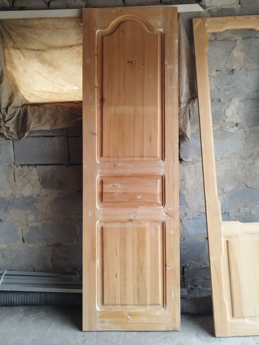 Продам двери и оконную раму