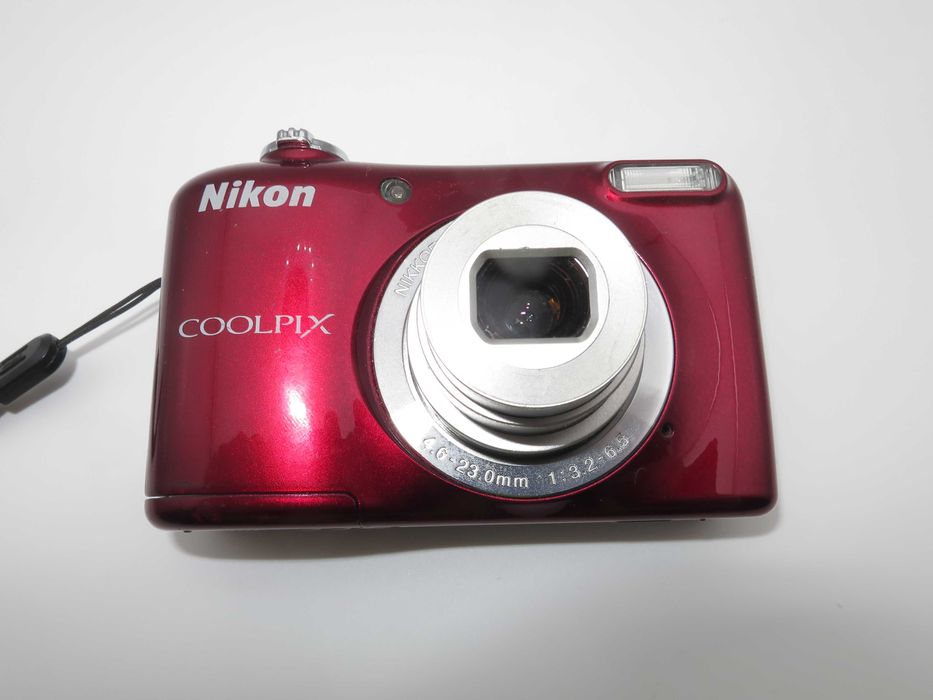 Nikon Coolpix L29 ултра компактен цифров фотоапарат, дигитална камера в лачено червен цвят, отлично състояние, работи перфектно!