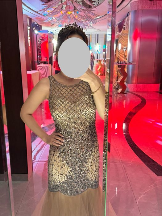 Платье расшитое камнями