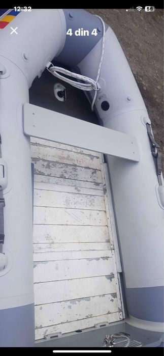 Barca cu motor si sonar