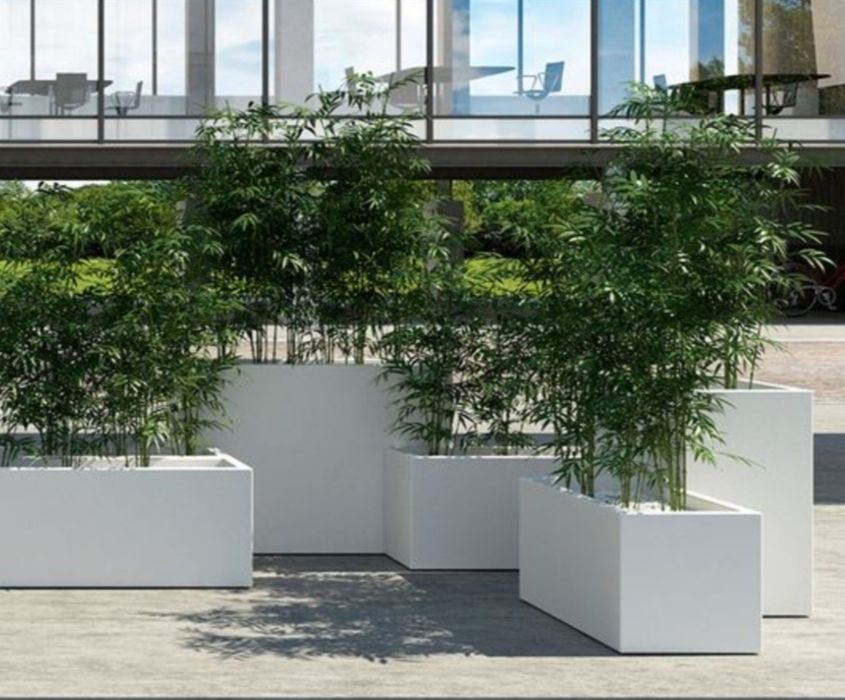 Vand ghivece mari si jardiniere comerciale
