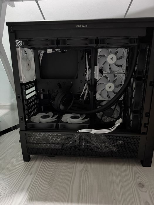 Carcasa Corsair 4000D + Aio 360+ 12 Ventilatoare Corair + Sursa 850w