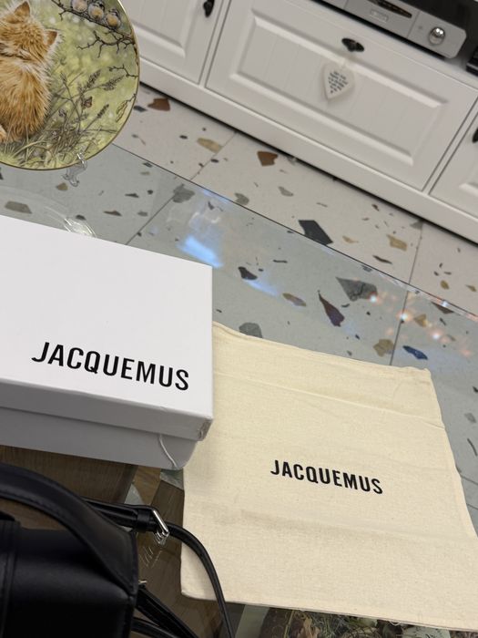 Geanta Jacquemus neagra cu scris argintiu