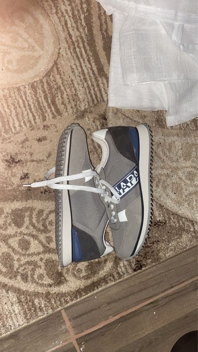 Se vând papuci napapijri