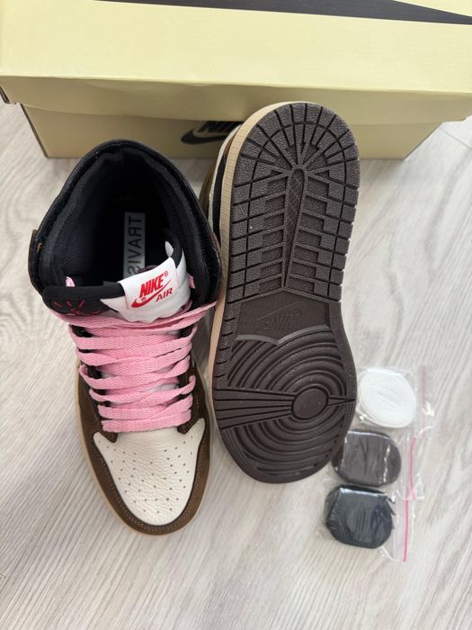 Adidasi Travis Scott x Jordan 1 NOU piele naturala - Livrare GRATUITA.