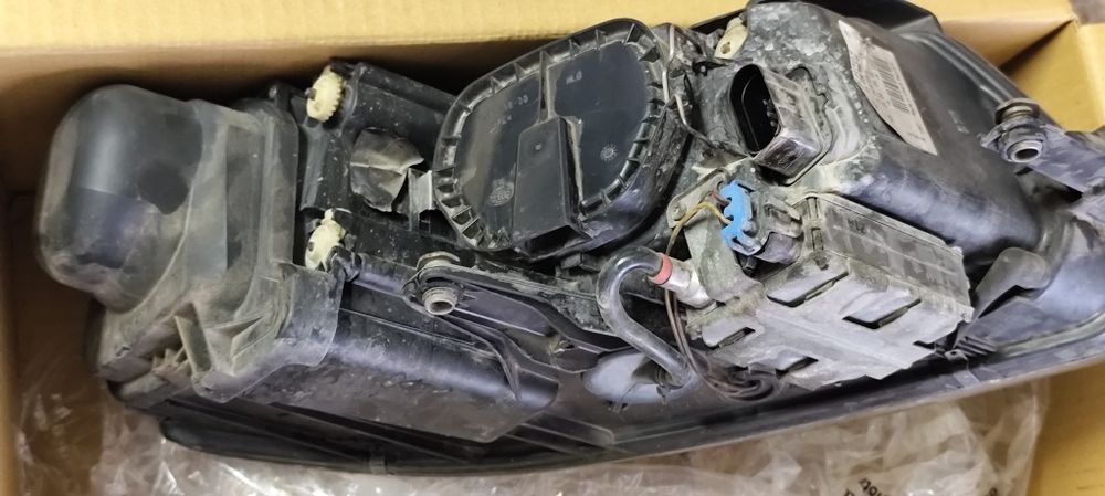 Фарове HELLA  за VW Passat B 5.5 (00+05г.)