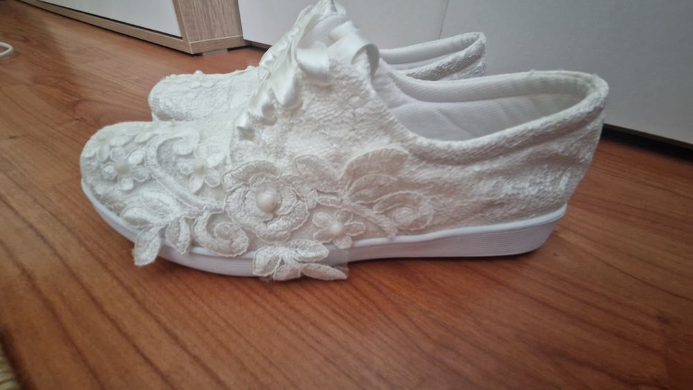 Teniși pentru mireasa