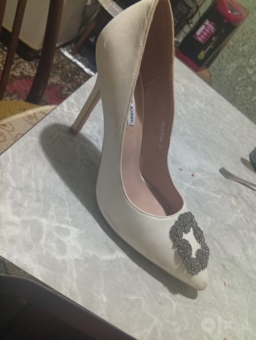 Продам женские туфли 39
