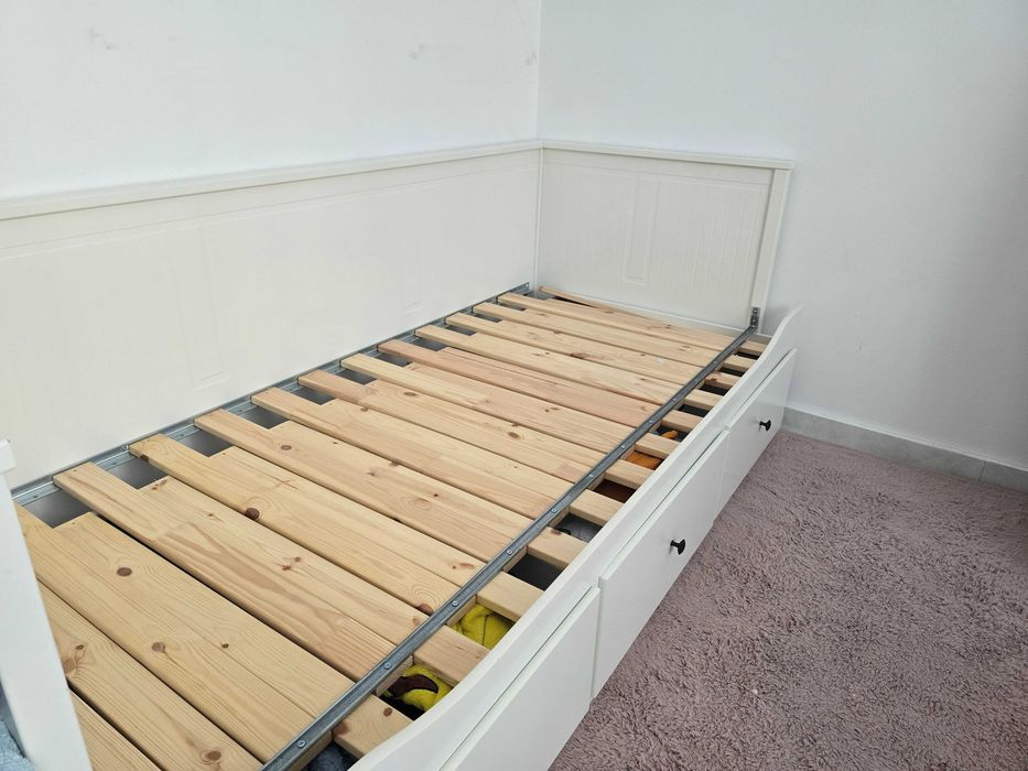 Set mobilier 1 pat IKEA HEMNES + 2 dulapuri PLATSA – alb, stare foarte buna
