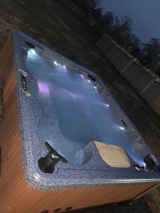 Градинско джакузи голямо 2,50-3,00 метра.