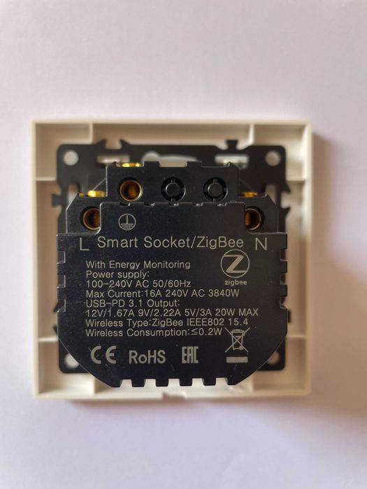 Zigbee смарт контакт с USB‑C PD 20W, USB‑A и измерване на консумацията