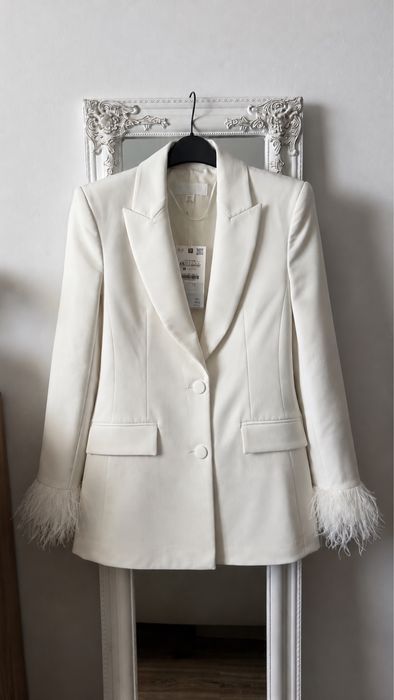 Дамски сака с пера/ костюми ZARA
