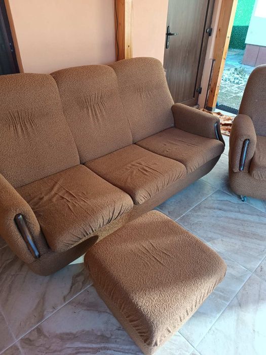 Разтегателен диван