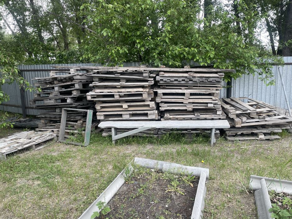 Продам на дрова сломанные поддоны