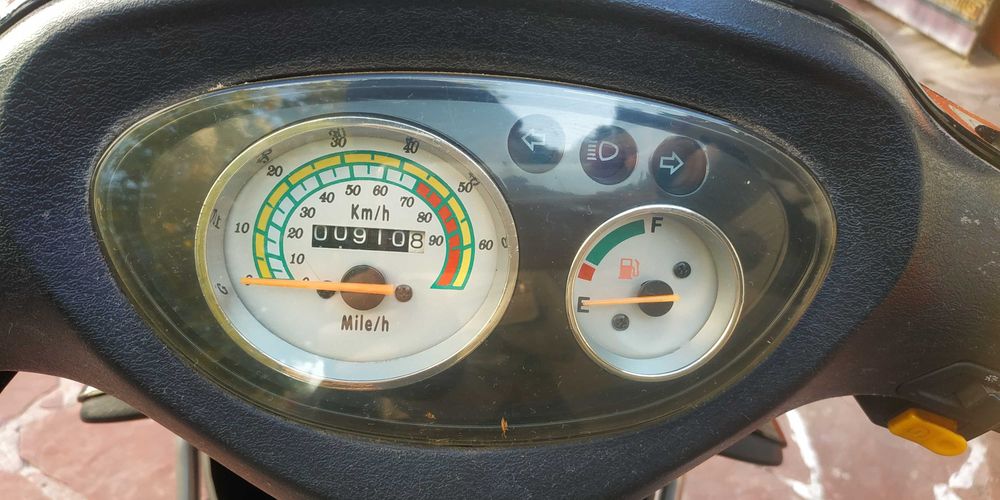 Продам мопед Yadea