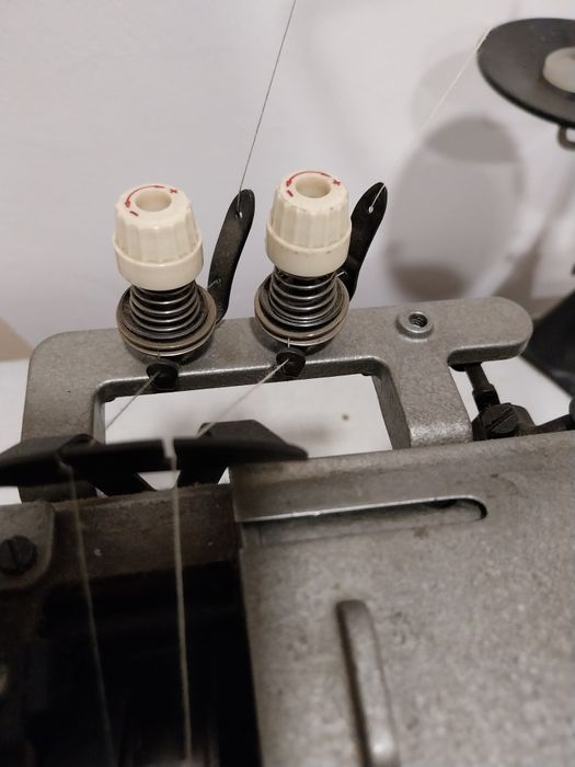 Използвана...работеща двуигловка.