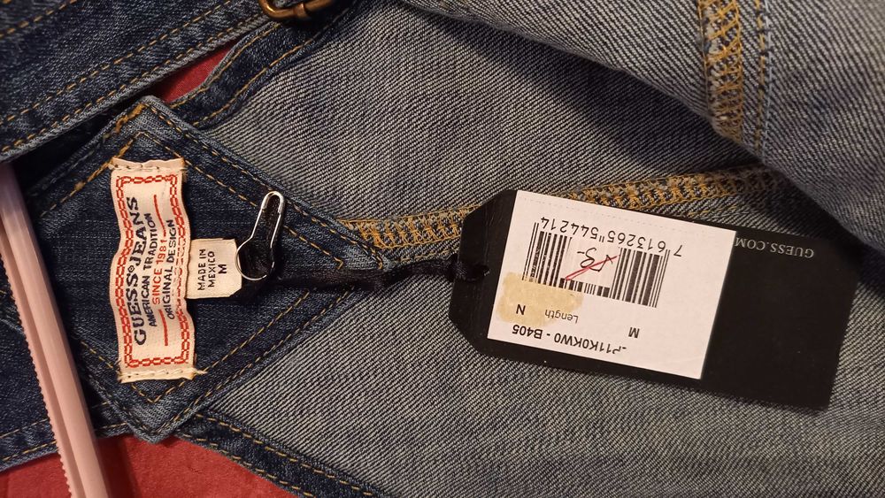 Нов оригинален дамски дънков гащеризон Guess M размер,но отговаря на С