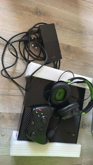 Xbox one 500 Gb+ controller