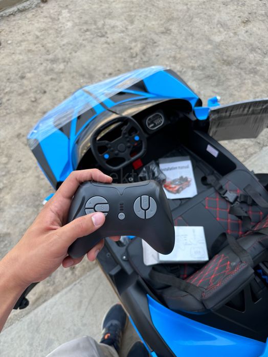 Детская машина Bugatti Bolide 24V – 2 местная, Bluetooth, 4x4