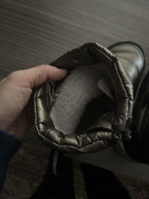 Продам зимние ботинки для девочек