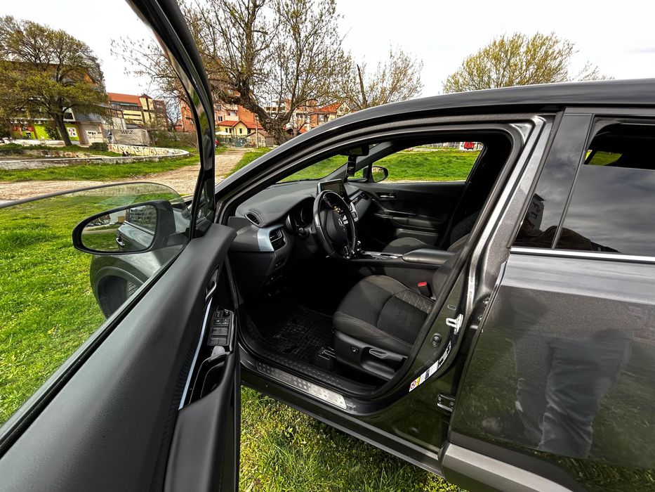 Toyota C-HR 2.0 Hybrid Гаранция 150кс