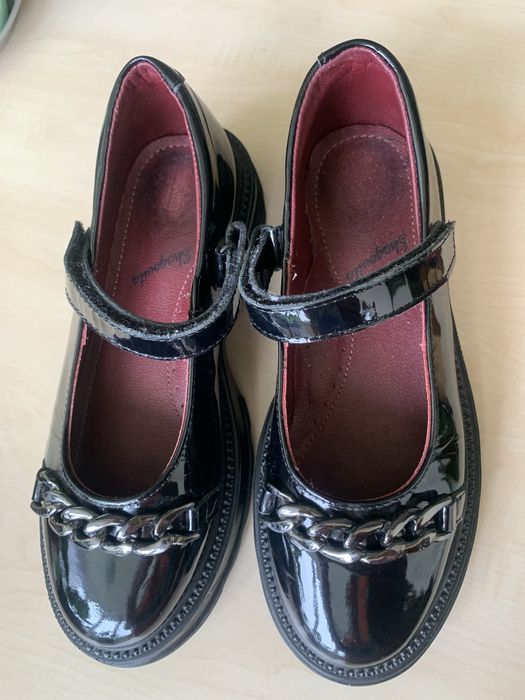 Продам детские туфли