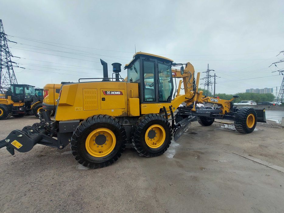 XCMG GR180 —  автогрейдер среднего класса в наличии
