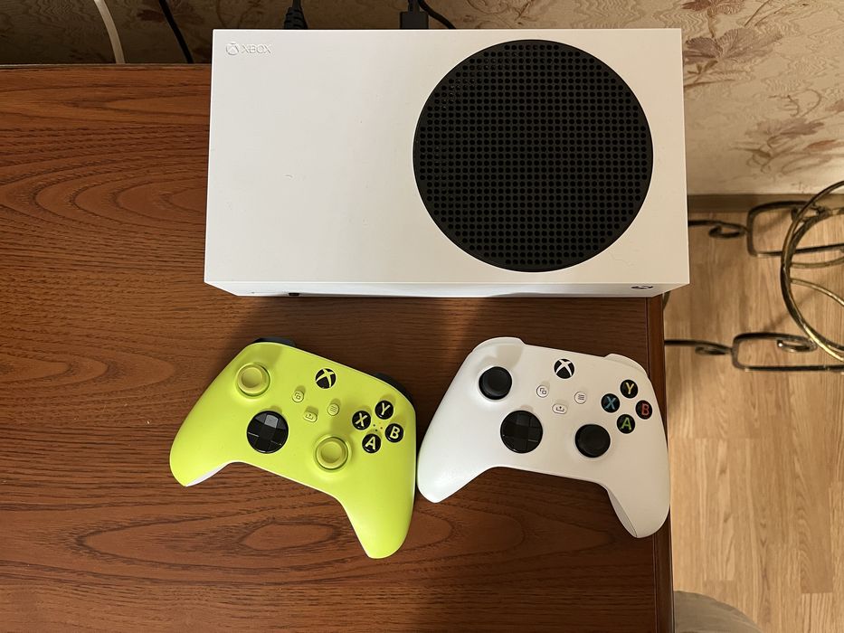 Срочно продам xbox series S