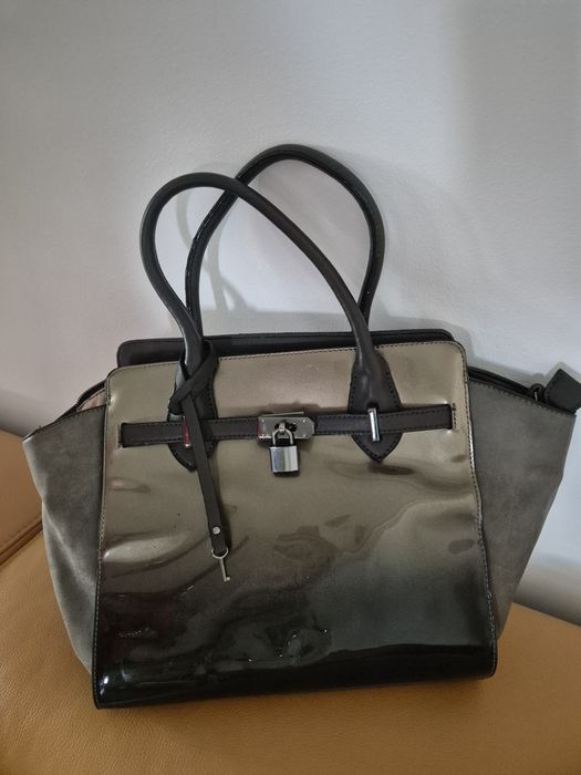 Vand genți impecabile, de firma, unele piele naturala,modele deosebite