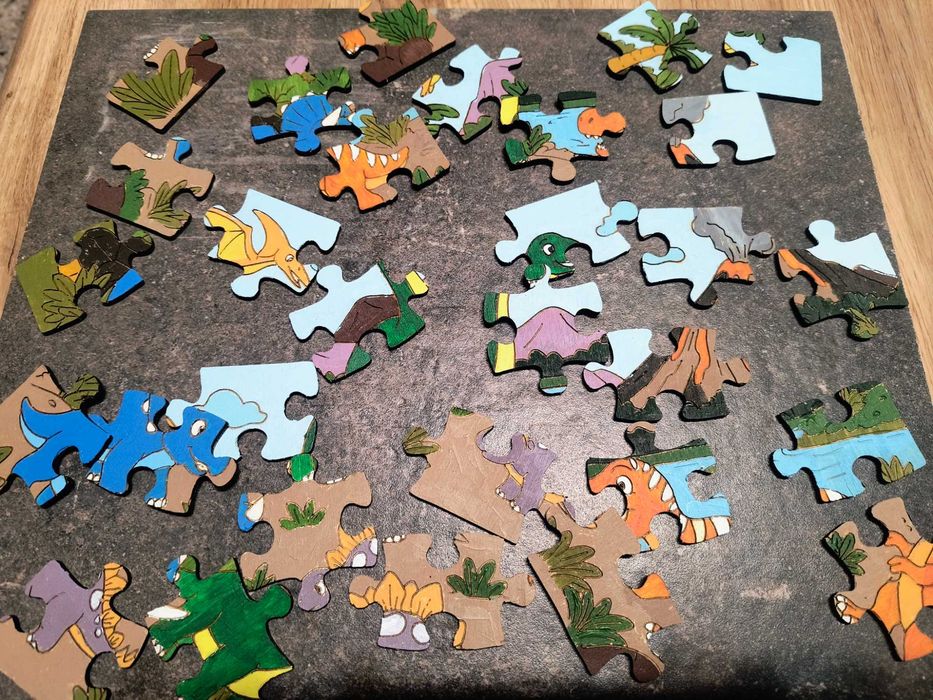 Puzzle din lemn pictat manual