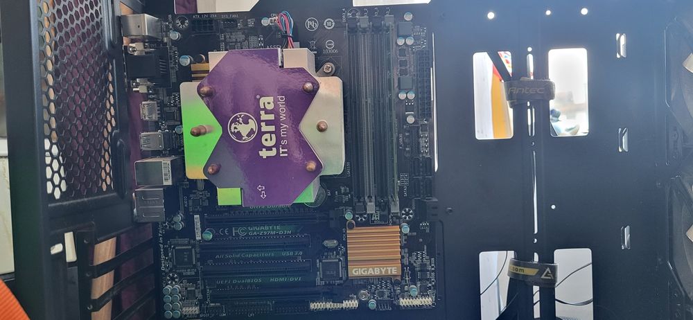 Vand  placa de baza si sursa de pc