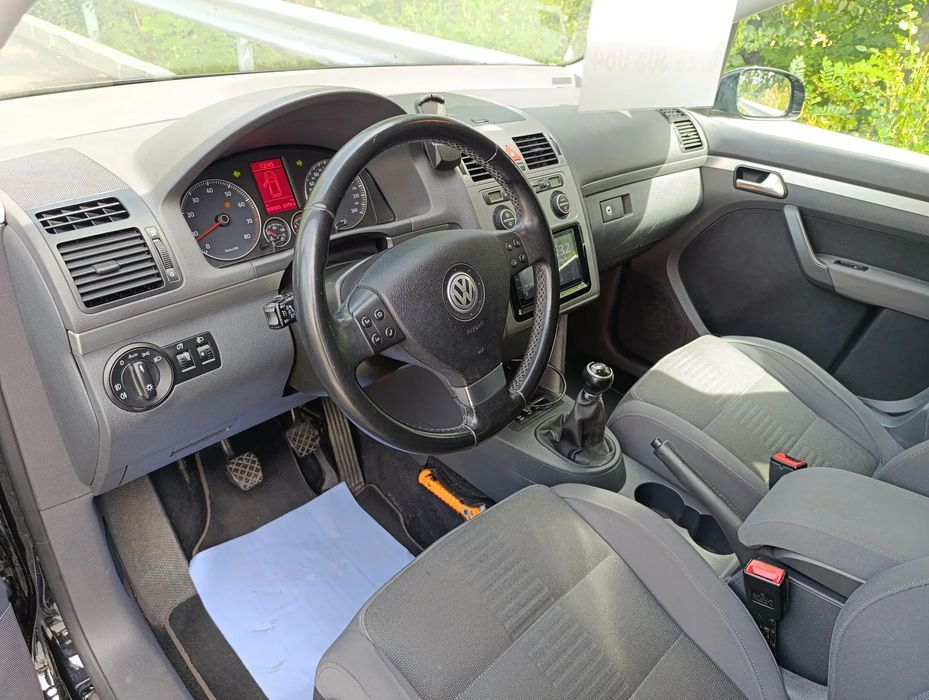 Volkswagen Touran 2009 benzină, 2.911 € — imagine 5