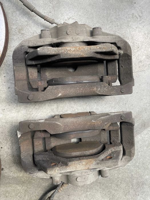 sistem franare fata cu discuri de 374 mm Bmw seria 5 F10, 6 F12, 7 F01