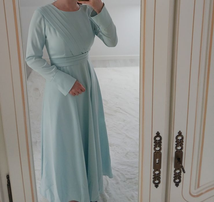 Rochie midi elegantă turcoaz