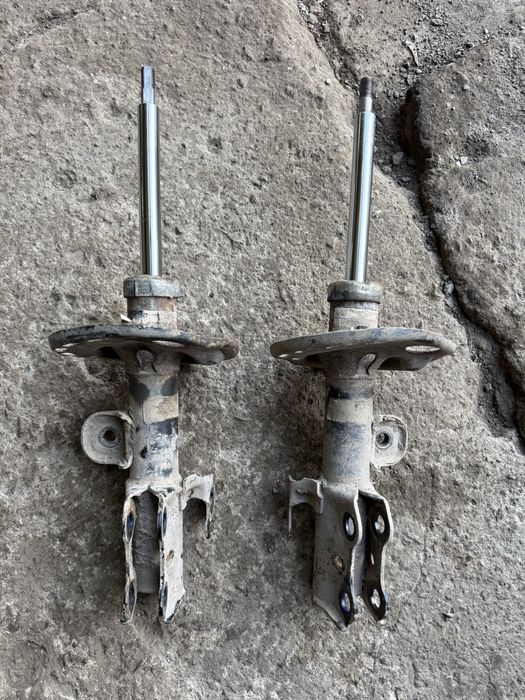 Амортизаторы (стойки) Тойота Королла 150 Toyota Corolla