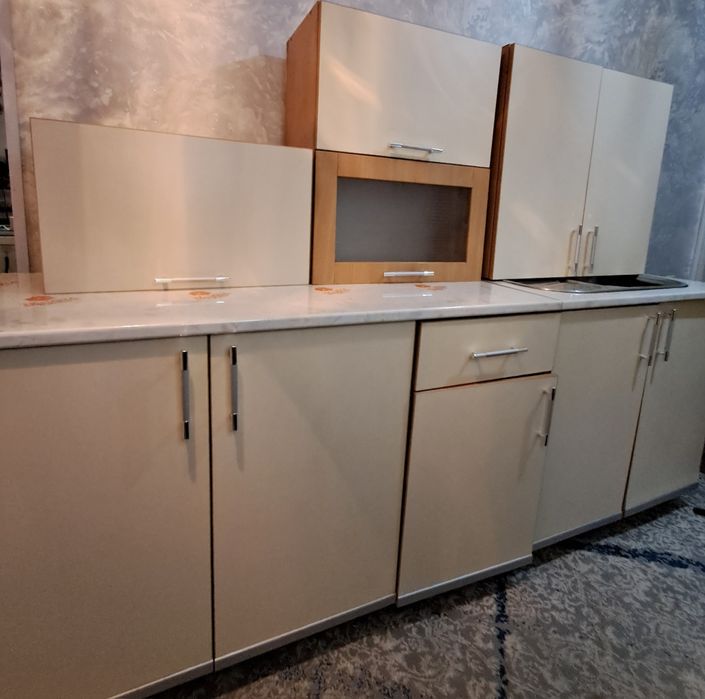 Кухонный гарнитур продам