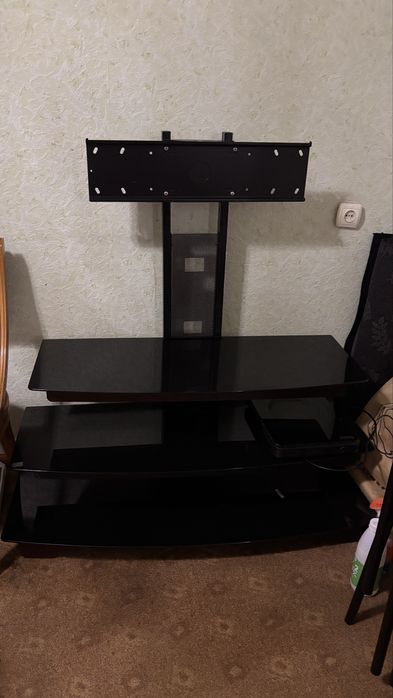 Продам Тумбу с кронштейном